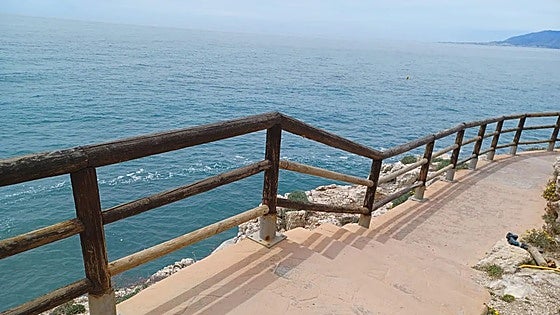 Railings destroyed by vandals replaced at Costa del Sol beauty spot