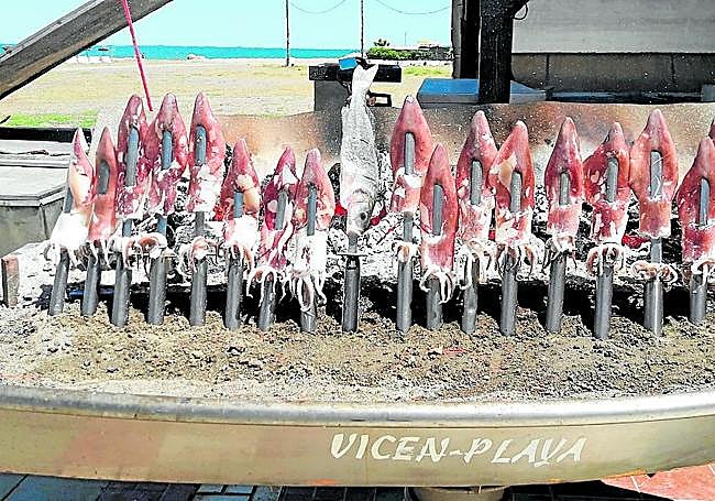 Vicen Beach. On Sacaba Beach at Vicen Beach chiringuito you can also find calamares espetados (skewer-roasted squid).