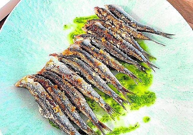 La Mar Bonita. Located in La Carihuela district of Torremolinos, this chiringuito makes the most of the boquerón.