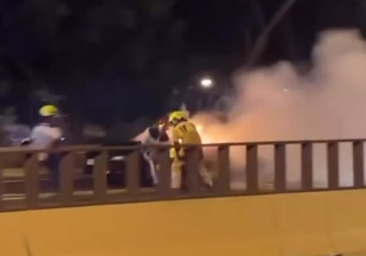 Firefighter struck and injured by vehicle in La Cala de Mijas while tackling car blaze