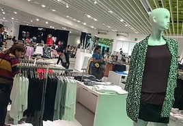 Which shops are open on the Costa del Sol and in Malaga this Sunday, 2 June?