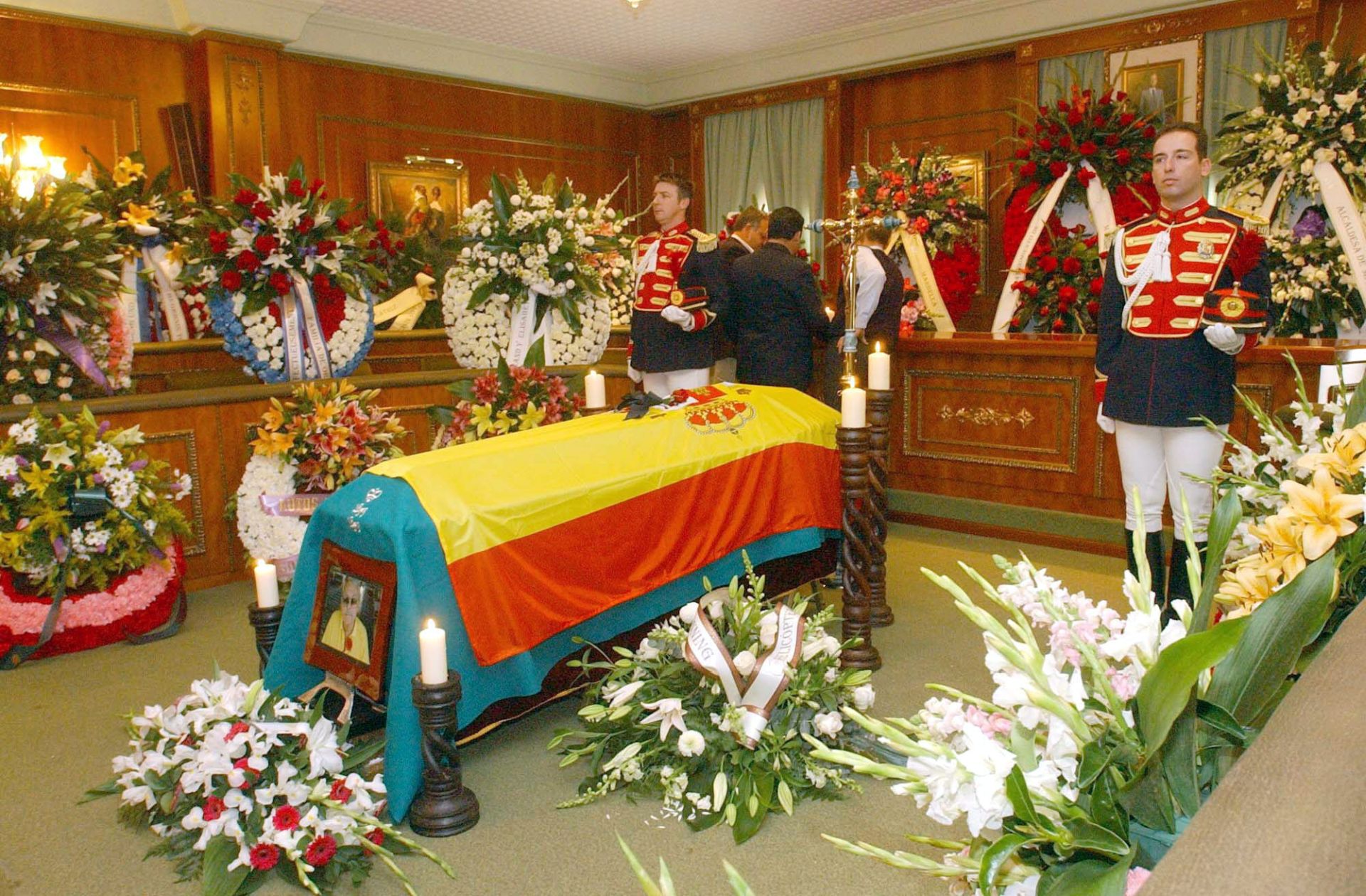 Hohehlohe died in December 2003.