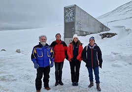 CSIC researchers on the Norwegian island where millions of seeds are stored.