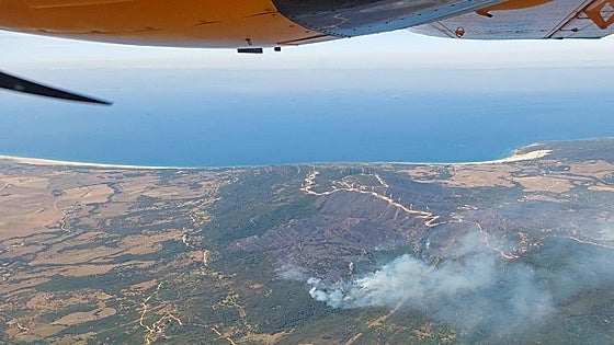 Four people investigated for wildfire in Tarifa which is being fought by 18 aircraft and 175 firefighters