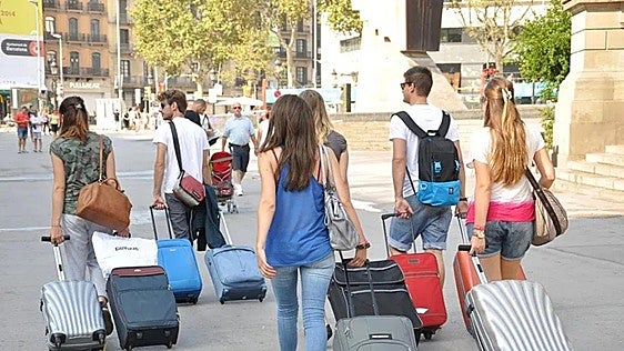 Government's 'Verano Joven' scheme returns with big discounts to travel around Spain and Europe for young people
