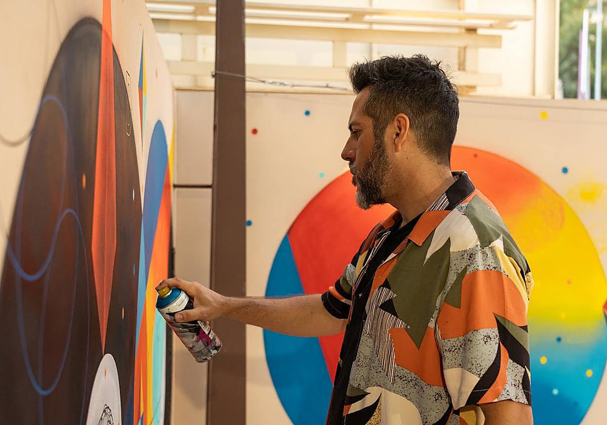 Urban artist Darko created one of his murals live at the event.
