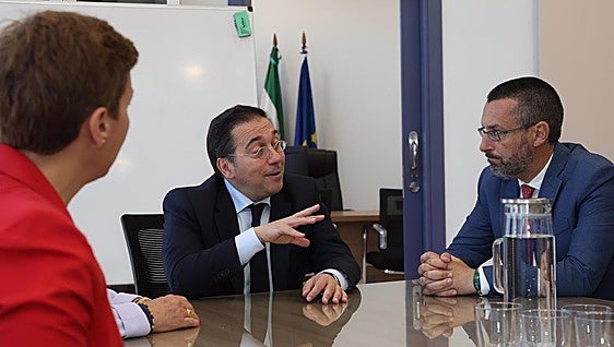 Spain's Minister for Foreign Affairs meets with La Línea mayor over Gib