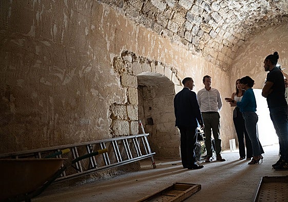 Visit to the refurbishment of the La Tribuna building.