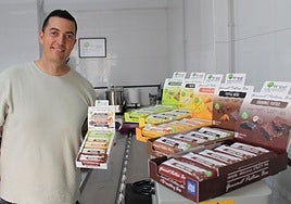 Raúl González in the Tree Natural Bars bakery.