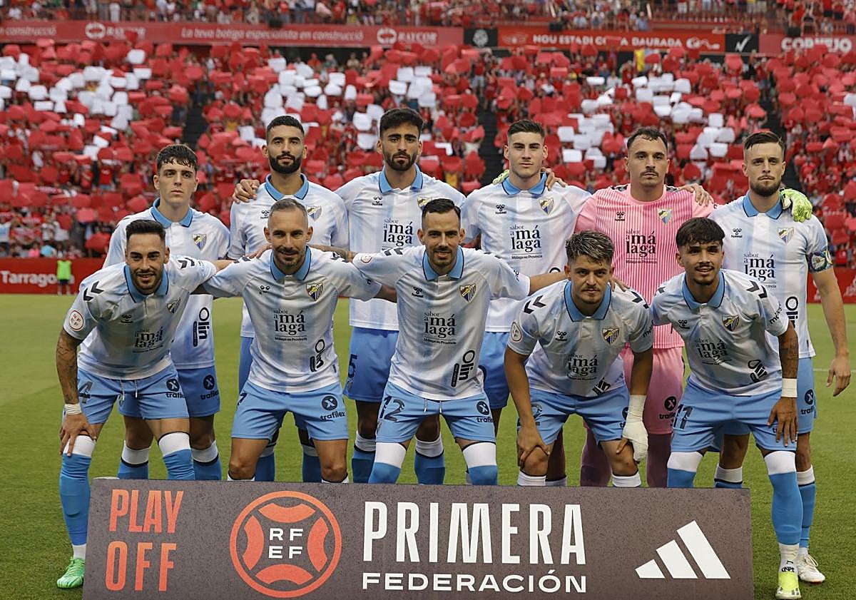 Imagen principal - Malaga CF secure last-gasp play-off final victory to earn promotion back to Segunda