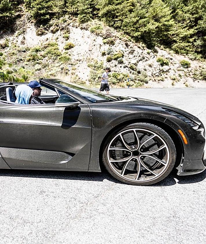 Imagen secundaria 2 - Bugatti W16 on the roads of the Sierra Nevada. 