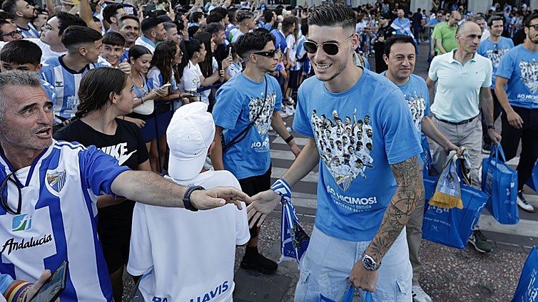 Malaga CF puts commemorative promotion T-shirts on sale and this how you can get one