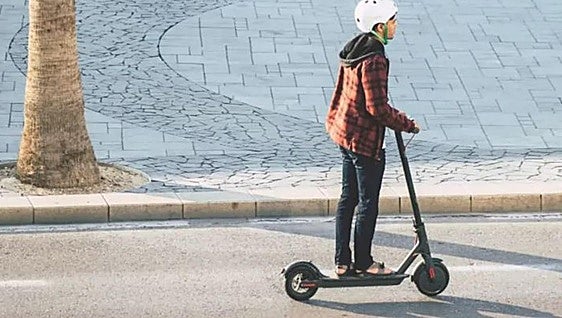 New helmet law and minimum age requirement planned for electric scooter users in Spain