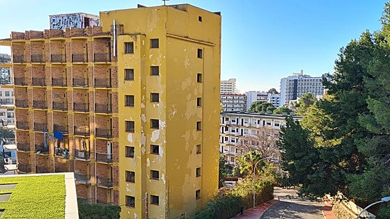 Demolition of three Benalmádena hotels awaited as 'potential buyers' of land show interest