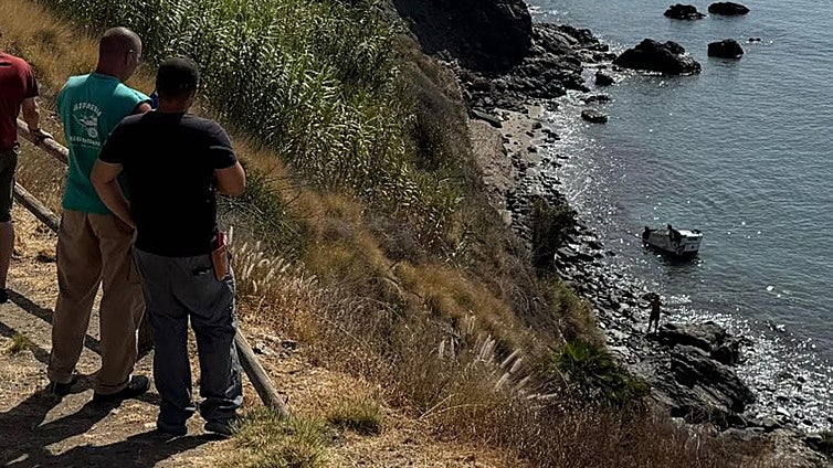 Local diver rescues driver of car that plunged 30 metres into the sea following accident in Benalmádena