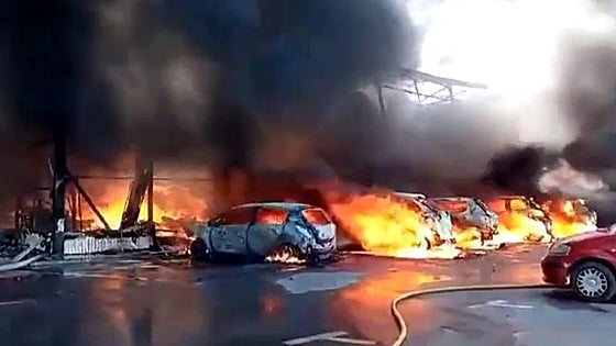 Video: Spectacular blaze engulfs premises of subtropical fruit company on eastern strip of Costa del Sol