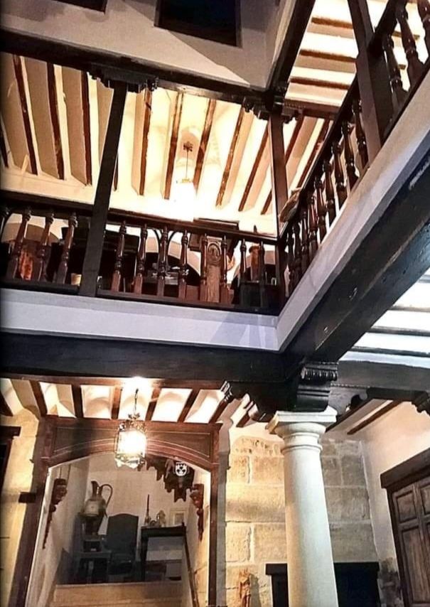 Imagen secundaria 2 - The façade, detail of one of the ceilings and interior of the museum in Alhama de Granada.