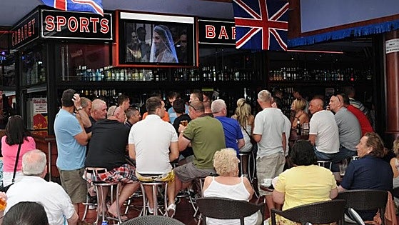 Benidorm waitress reveals who leaves the biggest tips: Is it the British or the Spanish?