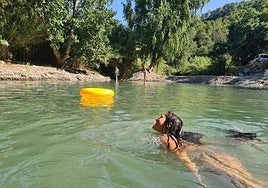 The bathing pool at El Puente is located at the roadside between Algatocín and Jubrique.