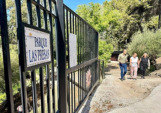 Mayor's visit to the park in the Torreblanca area of Fuengirola.