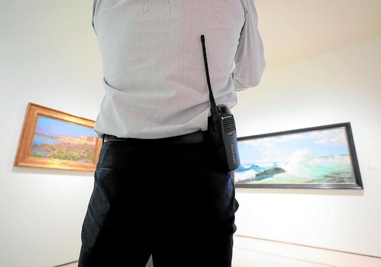 The Museo Carmen Thyssen has 13 guards, one of whom is armed.