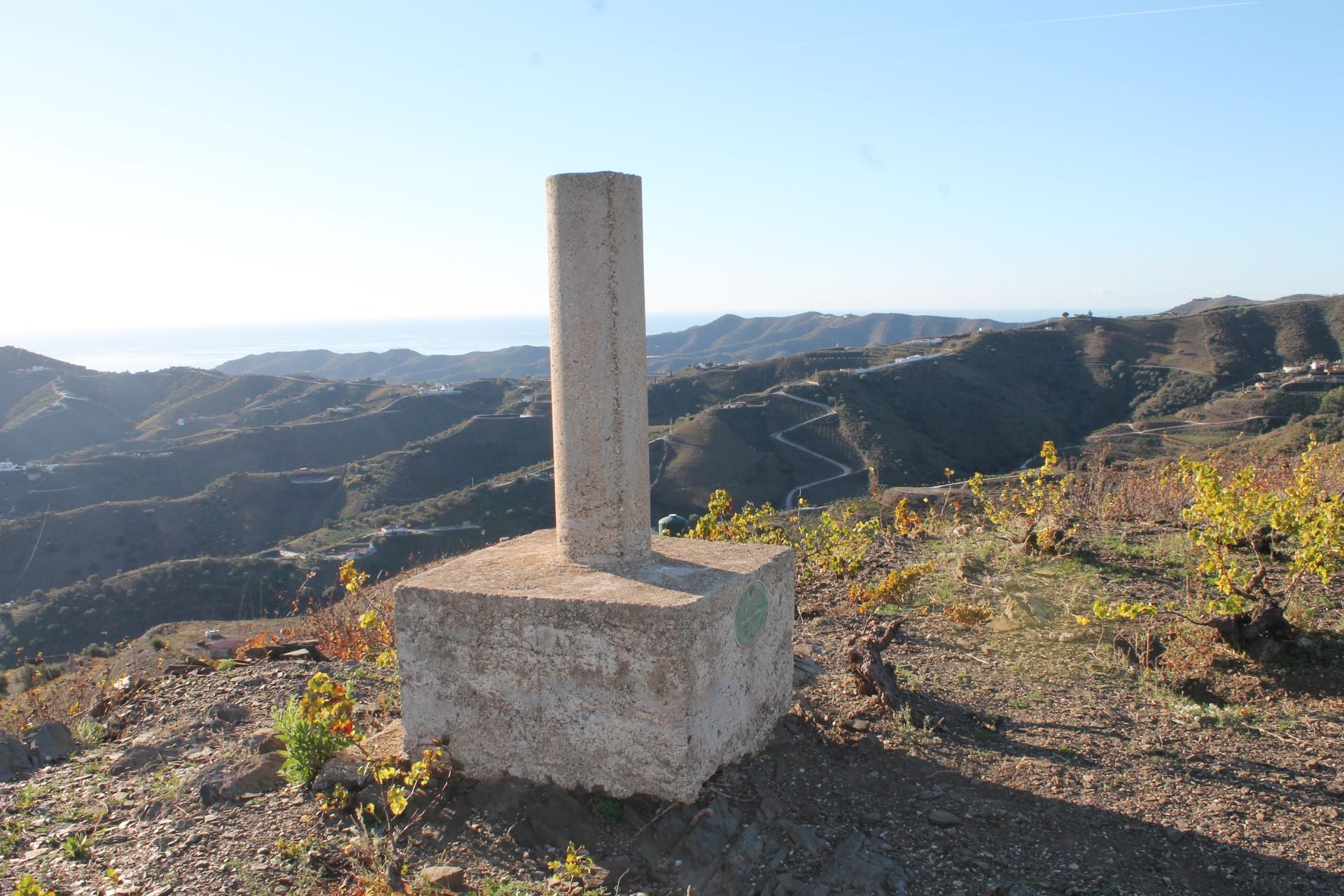 Cerro Patarra, situated among muscatel vines, offers a view that stretches as far as the sea.