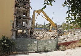 Demolition work on the former Los Álamos hotel in Torremolinos.
