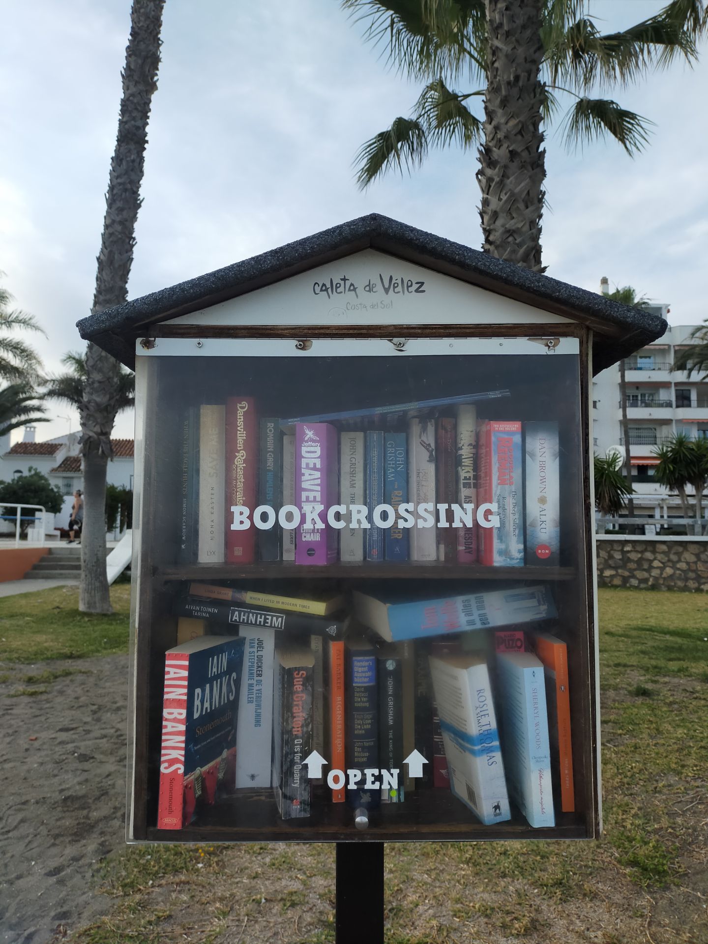 A bookcrossing point on Caleta de Vélez beach (Vélez-Málaga).