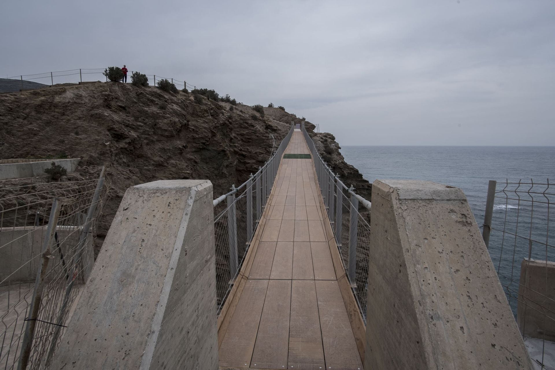 The bridge seen from one end.