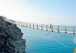 The suspension bridge in Torrenueva.