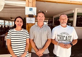 Vélez-Málaga councillors outside Boraz beach bar in Torre del Mar on Monday.