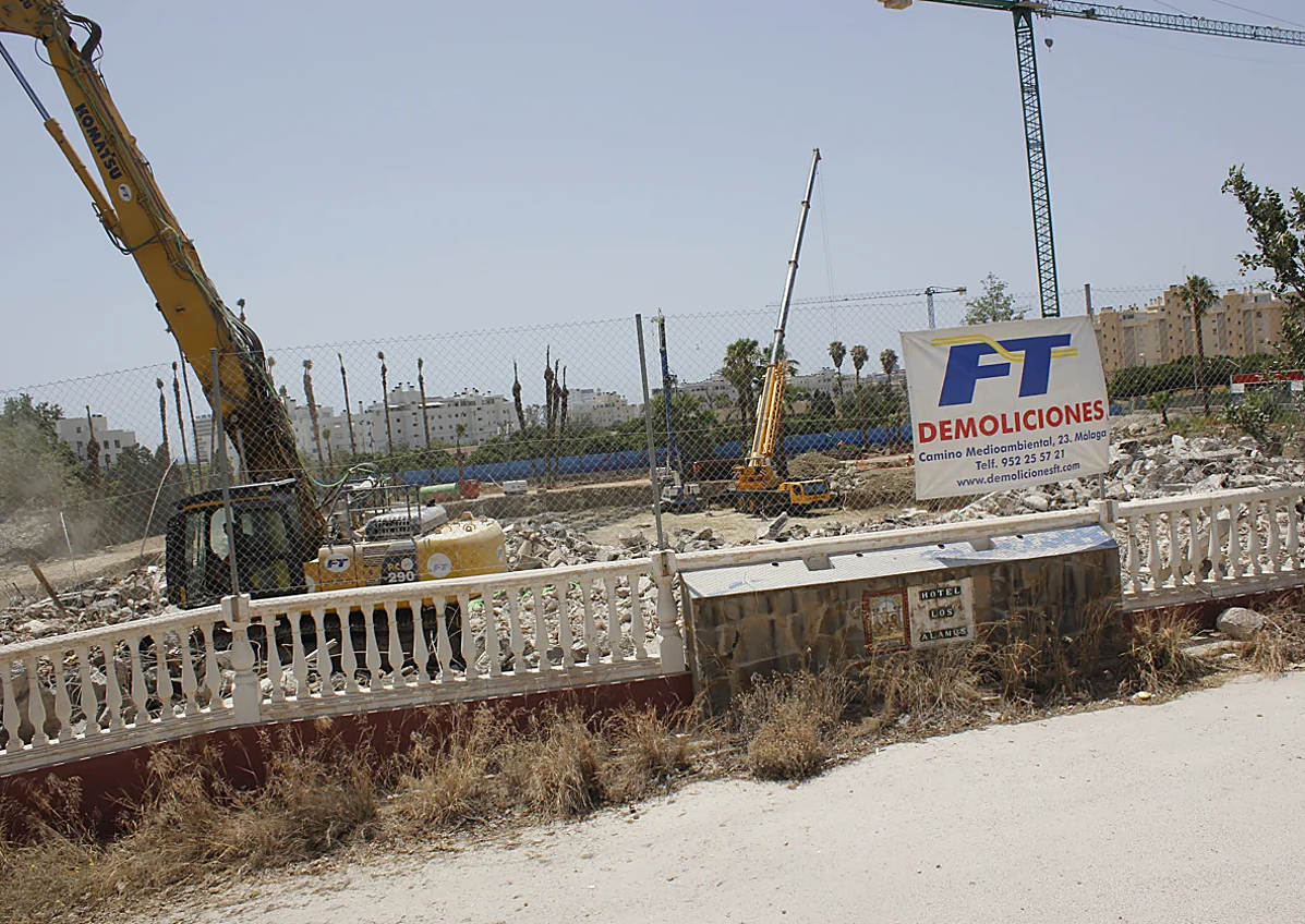 Imagen secundaria 1 - Transformation of abandoned Torremolinos hotel to 'flex living' apartments to include a new shopping precinct