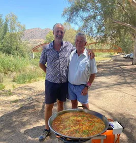 David and Tim scooped 100 euros with their prize-winning paella.