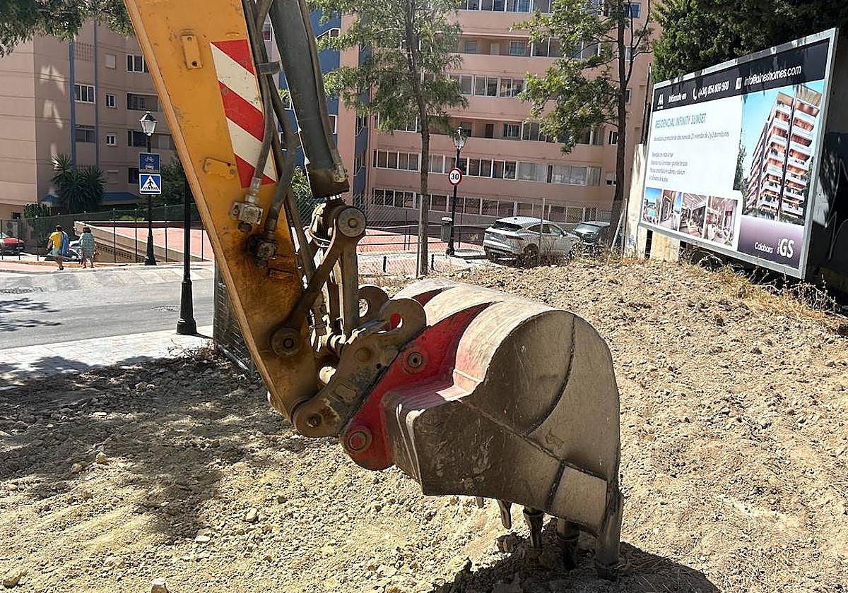 Construction of what in a few months will be the Infinity Sunset Fuengirola development started this week, with the first groundwork taking place on the site.