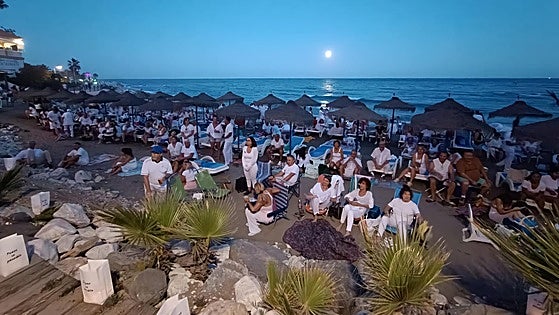 Benalmádena beach gathering to celebrate peace and harmony