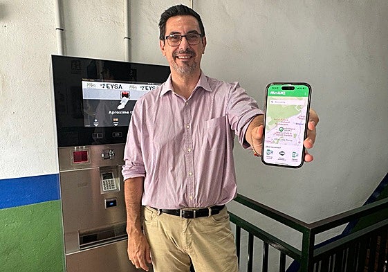 Councillor Torres with the new app.