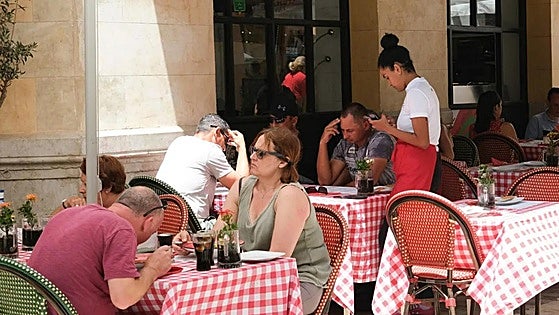 One in every three foreigners working legally in Andalucía region is employed in Malaga