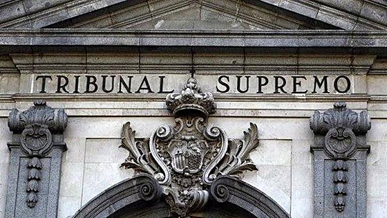 Spain's highest court annuls dismissal of worker caught with unpaid for products, because search of her bag was illegal