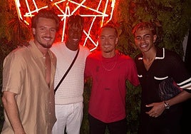 Yamal and Williams, together with the founders of the Mosh group.