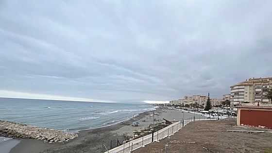 Police chase teenage motorcycle riders without licence through Costa del Sol town
