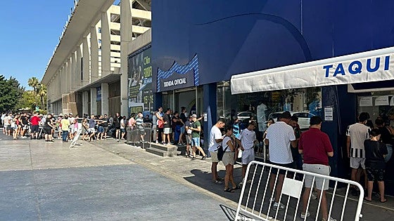 Fans must enter a ballot if they want one of the 750 remaining Malaga CF season tickets