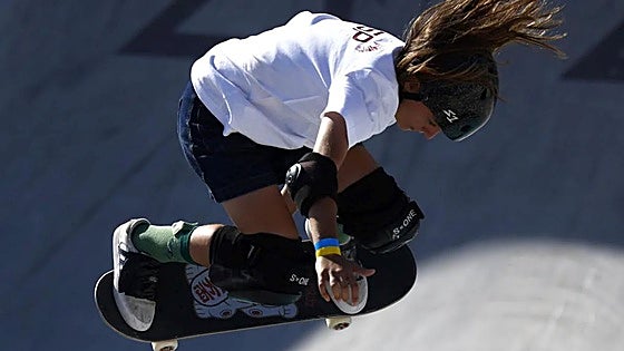 Spanish teen skater earns Olympic diploma despite back injury