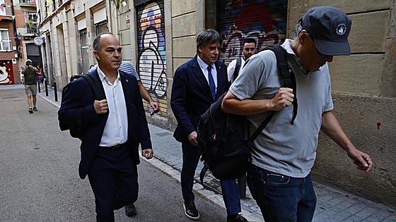 Ex-Catalan independence leader Puigdemont returns to Spain for five-minute speech - then vanishes, avoiding arrest