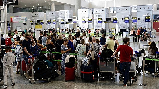 Malaga Airport smashes 2.5 million passengers in a month barrier for first time ever