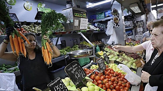 Wages rise in Malaga, but by less than the cost of the shopping basket
