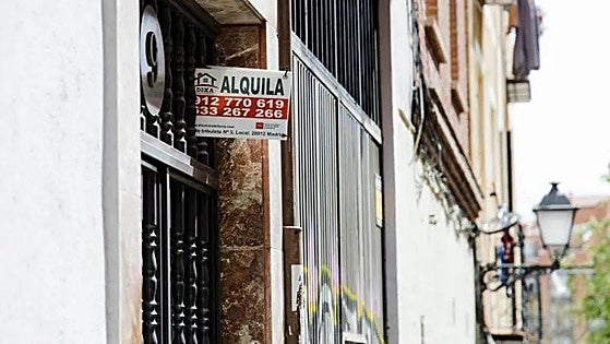 Seven out of ten employed young people in Spain still live with their parents
