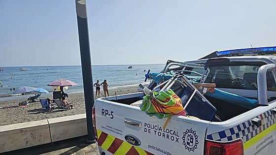 Popular Costa del Sol resort declares 'war' and imposes 300-euro fines on holidaymakers who unlawfully reserve beach space