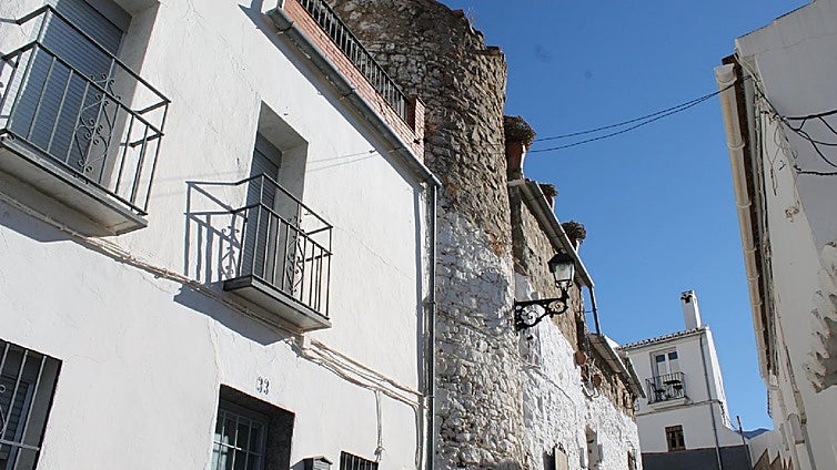 El Burgo: The Malaga village with houses built around old fortress walls