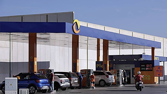 Filling your vehicle's fuel tank is cheaper this summer in Malaga province: this is how you could save up to 10 euros a time