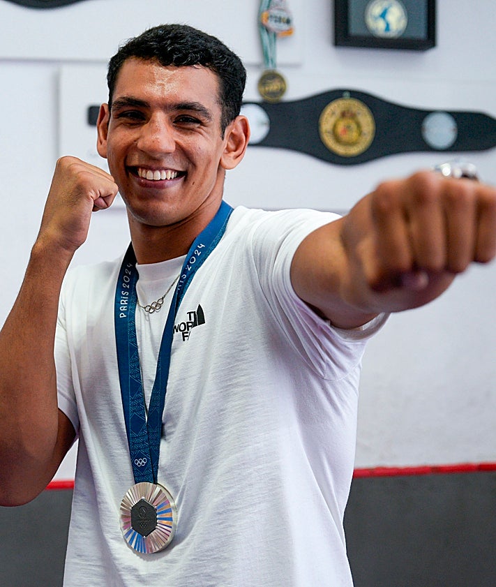 Imagen secundaria 2 - Costa del Sol boxer Ayoub Ghadfa: 'We must inspire children to fight for their dreams'